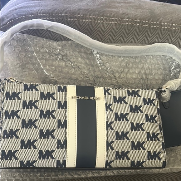 Michael Kors Vincent Shoulder Purse